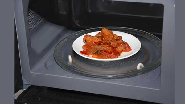 Bát sứ có cho vào lò vi sóng được không?