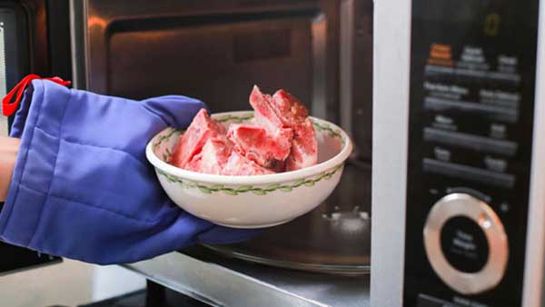 Bát sứ có cho vào lò vi sóng được không?